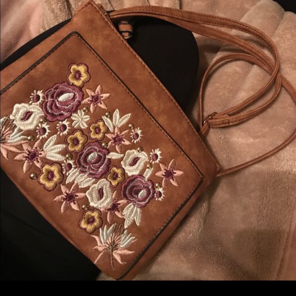 Brown shoulder bag with flower pattern